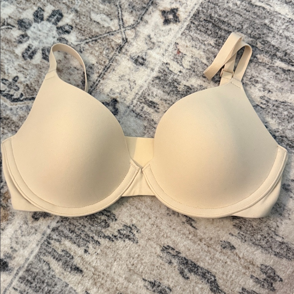 SKIMS Fits Everybody Tshirt Bra Sand NWOT SIZE 32A - Picture 1 of 2
